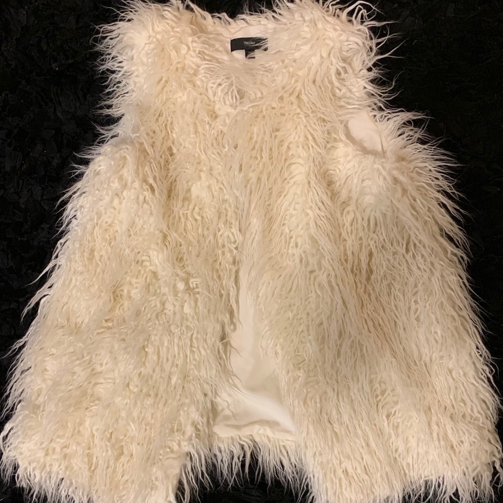 🦁 Chic Faux Fur MOSSIMO vest!